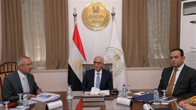 وزير التربية والتعليم يلتقي رئيس مجلس إدارة مصنع الطائرات لبحث المشروعات المشتركة 
