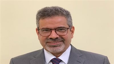 عبد الرحمن السباعى قائما بعمل عميد طب المنوفية 