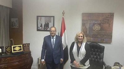 رئيس جامعة سوهاج يجتمع مع رئيس التليفزيون المصري لمناقشة آليات التعاون المشترك