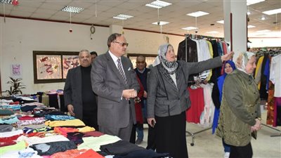 جامعة القاهرة تواصل تنظيم أكبر سلسلة من معارض الملابس بأسعار رمزية للطلاب 