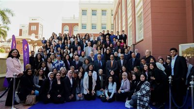  عمرو موسى يشارك في ندوة 