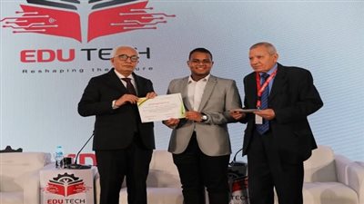 رضا حجازى يكرم أوائل الدبلومات الفنية بملتقى التعليم الفني والتكنولوجي