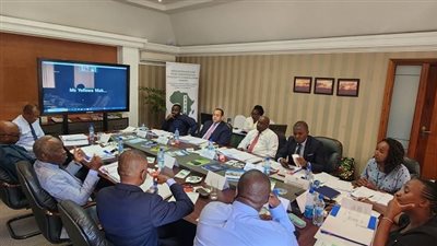 ايمن عاشور: تحقيق الشراكة بين الصناعة والمجتمع المحلي