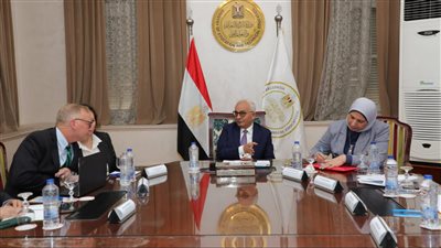 وزير التربية والتعليم يبحث مع وفد الوكالة الأمريكية للتنمية تعزيز قدرات المعلمين 