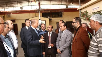 رئيس جامعة المنصورة يتفقد الوحدات الانتاجية بكلية الزراعة