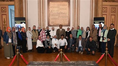 نائب رئيس جامعة عين شمس يكرم إدارة تطوير التعليم لفوزها بالمركز الثانى فى جائزة مصر للتميز الحكومى