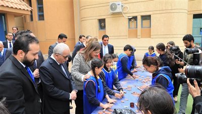 وزيرا التربية والتعليم والتخطيط يتفقدان مدرسة 