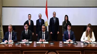 رئيس الوزراء يشهد توقيع اتفاقية إنشاء مزرعة رياح جديدة في خليج السويس 