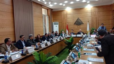 رئيس جامعة بنها يؤكد على الإستعدادات لإمتحانات الترم الثانى