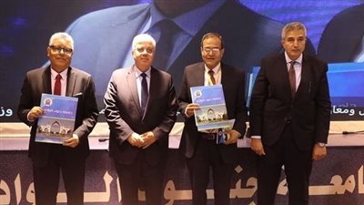 أيمن عاشور يؤكد أهمية ربط المنتجات البحثية بالصناعة وخدمة الأبحاث العلمية للمجتمع