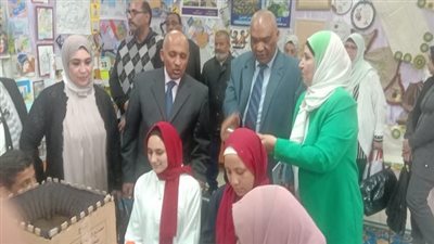 وكيل تعليم مطروح يتفقد ختام الأنشطة بمجمع الصفتي