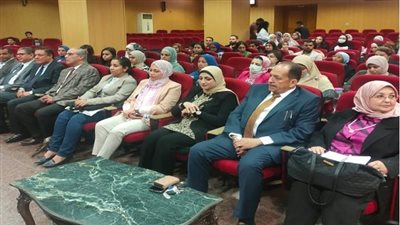 عميد ألسن عين شمس تفتتح الدورة التاسعة لمنتدى شباب الباحثين 
