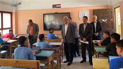محافظ المنوفية يتلقى تقريرا عن سير أعمال امتحان مادة اللغة الإنجليزية للإعدادية