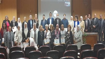 عميد ألسن عين شمس تكرم ٣٢ عضو هيئة تدريس بالكلية