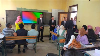 مدير تعليم الجيزة يتفقد مركز تدريب المعلمين الجدد المستهدفين فى مسابقة الـ