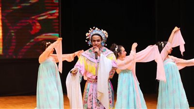 طلاب قسم اللغة الصينية في 