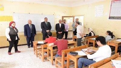 طلاب الشهادة الاعدادية بالقليوبية يؤدون امتحان العلوم اليوم