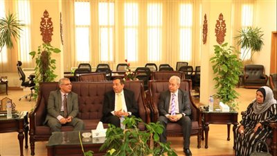 رئيس جامعة الزقازيق يستقبل مستشار وزير الانتاج الحربى 