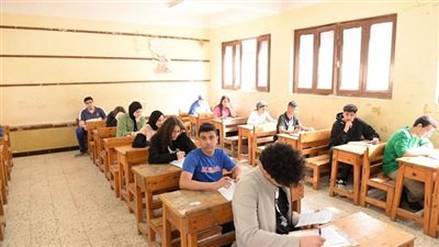 أستاذ جامعي يكشف عن جمع كلمة عظيمة التي يبحث عنها طلاب الشهادة الإعدادية 2023