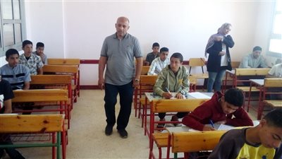 طلاب اعدادية الاسكندرية يؤدون امتحان مادتى الجبر والتربية الفنية