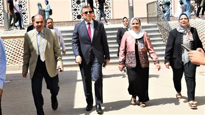  رئيس جامعة عين شمس يتفقد كلية العلوم