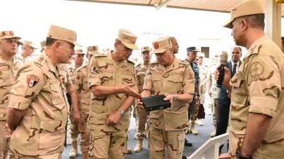 وزير الدفاع يكرم الفائزين فى بطولة الرماية الدولية على مستوى القوات المسلحة