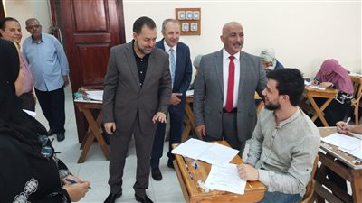 نائب رئيس جامعة الزقازيق لشئون التعليم والطلاب يتفقد سير أعمال الامتحانات بكلية الطب