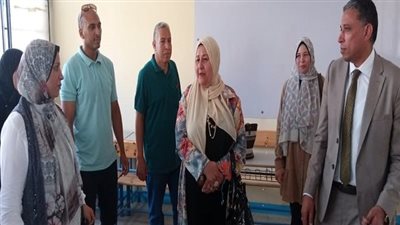 وكيل تعليم القاهرة يتفقد إدارة المستقبل التعليمية بعد حدوث حريق الأمس