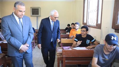 وزير التربية والتعليم: تصحيح أوراق أى طالب يصرح بقيامه بالغش فى لجنة خاصة 