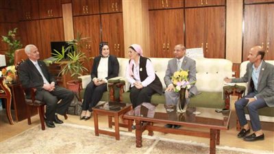 المشرف على مشروع المدارس المصرية اليابانية تزور جامعة أسيوط لتعزيز التعاون المشترك