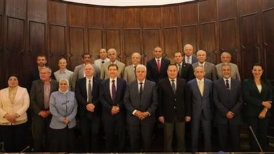 ايمن عاشور يشهد توقيع اتفاقية انشاء الدرجات المزدوجة بين جامعتي الإسكندرية وإيست لندن 