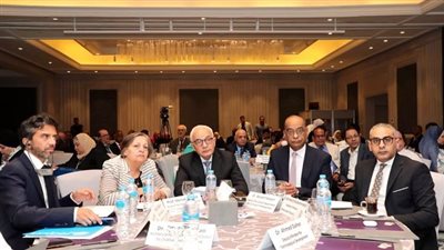 رضا حجازي يشهد الجلسة الخاصة بتطوير المناهج وآثارها على مخرجات التعلم