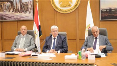 وزير التعليم العالي يبحث مع محافظي القاهرة والجيزة آليات تطوير الصورة البصرية للطريق الدائري