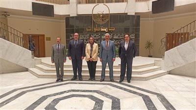 القائم بعمل رئيس جامعة عين شمس تشارك في وفد نواب رؤساء جامعات إقليم القاهرة الكبرى