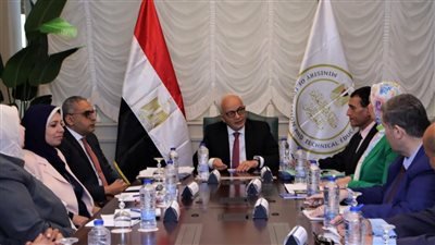 وزير التربية والتعليم يعقد اجتماعًا لمتابعة الخطة التنفيذية لاستراتيجية النهوض بالمجتمع السيناوي