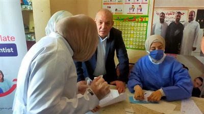 الخشت يستعرض تقريرا بشأن نتائج 4 قوافل علاجية وخدمية بالجيزة