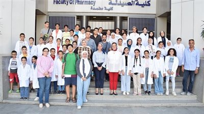 جامعة الطفل فى زيارة لكلية الصيدلة بجامعة عين شمس 