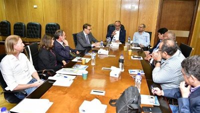 تبادل خبرات بين طاقم طبي مصري بجامعة عين شمس ونظيره الإنجليزى فى عمليات القلب المفتوح