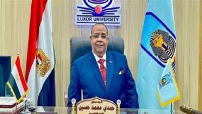 رئيس جامعة الأقصر يعتمد جداول محاضرات الترم الأول