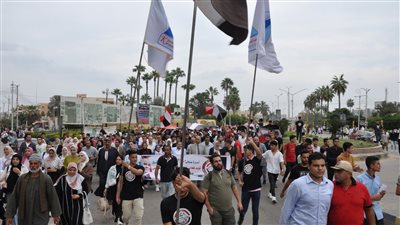 جامعة كفر الشيخ تقود مسيرة طلابية احتفالًا بذكرى أكتوبر.. وتجديد العهد مع الرئيس السيسي 