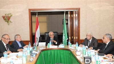 رضا حجازي: إطلاق بنوك أسئلة إلكترونية مفتوحة للصفوف الدراسية المختلفة