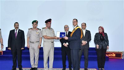 تخريج الدورة الأولى للمعلمين المرشحين لشغل وظيفة مديرى مدارس من الأكاديمية العسكرية المصرية 