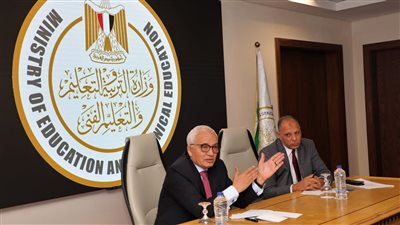وزير التربية والتعليم يعقد اجتماعا مع مديرى المديريات التعليمية لمتابعة انتظام العام الدراسى 