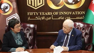 الدكتور أبوغزاله يستضيف وفدًا من جامعة شنيانغ نورمال لتعزيز التعاون التعليمي والثقافي