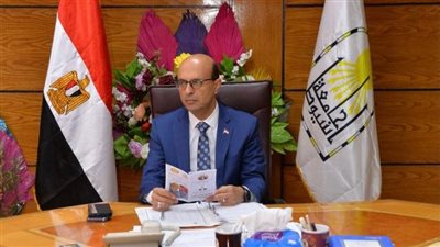 الدكتور المنشاوي يرأس اجتماع وحدة الميكروسكوب الإلكتروني في جامعة أسيوط 