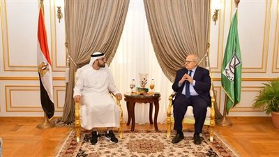 بحث تعزيز علاقات التعاون بين جامعتي القاهرة ومحمد بن زايد للعلوم الإنسانية