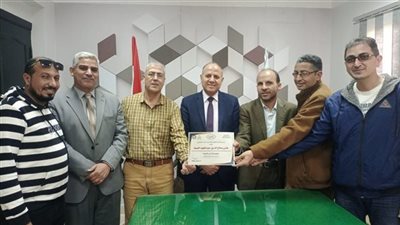 وكيل تعليم كفر الشيخ يكرم المحالين للتقاعد والمميزين