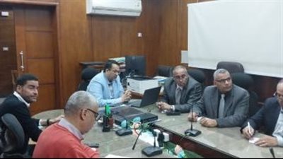 وكيل تعليم الغربية يراجع مع مديرى الإدارات جاهزية اللجان لانتخابات الرئاسة