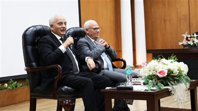 وزير التربية والتعليم ومحافظ بورسعيد يعقدان اجتماعا مع القيادات التعليمية بالمحافظة لمتابعة انتظام سير العملية التعليمية