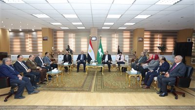 محافظ الشرقية يلتقي رئيس جامعة الزقازيق والوفد المرافق له 